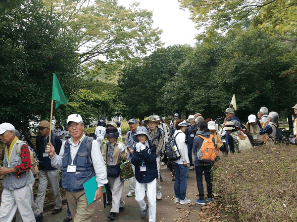 2016年11月町内会だより　秋のウォーキング02